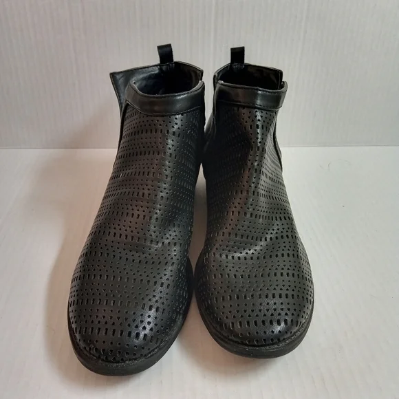 Reflections Black Perforated Slip On Ankle Boots Women's Size 7.5 - Picture 3 of 9